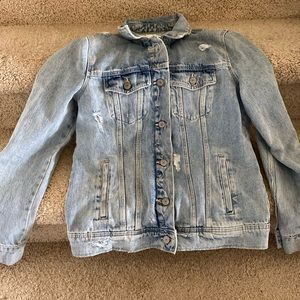 Light Wash Women’s Jean Jacket